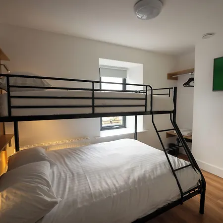 Ealu Hostel *